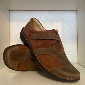 Sofft Brown Suede Leather Comfort Shoes Adjustable Strap Casual Walking Cottage